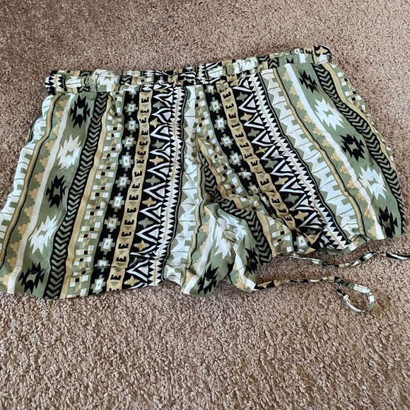 Drawstring shorts - Picture 2 of 2